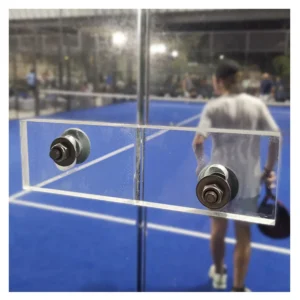 Acrílicos transparentes para sujeción de vidrios en cancha de pádel
