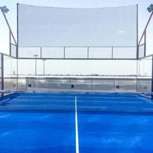 Red perimetral atrapa pelotas para cancha de pádel instalada